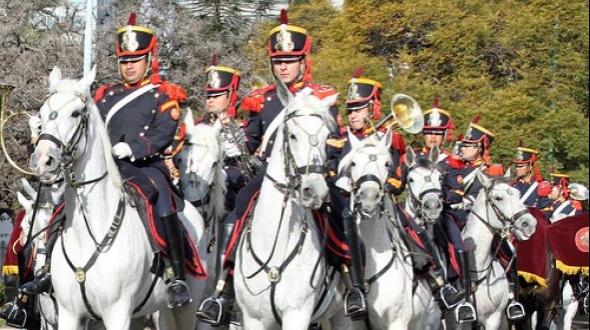 16 de marzo: Día de la creación del regimiento de granaderos a caballo