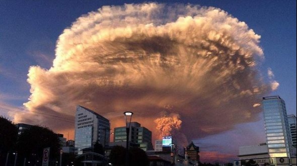 Las cenizas del volcán Calbuco tienen en alerta al sur argentino