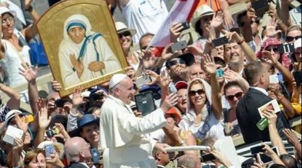 Ante 100 mil fieles, el Papa proclamó santa a la madre Teresa de Calcuta