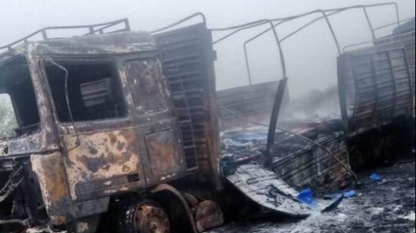 Un camión que transportaba tubos de oxígeno se incendió en la ruta