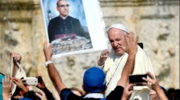 Francisco proclamó santos al mártir Oscar Romero, a Pablo VI y a otros cinco religiosos