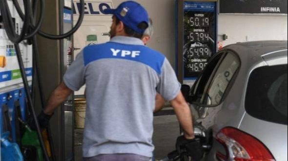 YPF dio marcha atrás y suspendió el aumento del combustible