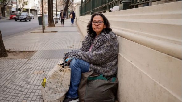Mar铆a Arriola es una enfermera de Monte Caseros y se qued贸 en la calle Mar铆a Arriola es una enfermera de Monte Caseros y se qued贸 en la calle
