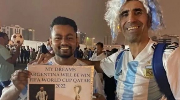 Dos hinchas argentinos están presos en Qatar a semanas del comienzo del Mundial: los acusan de estafas