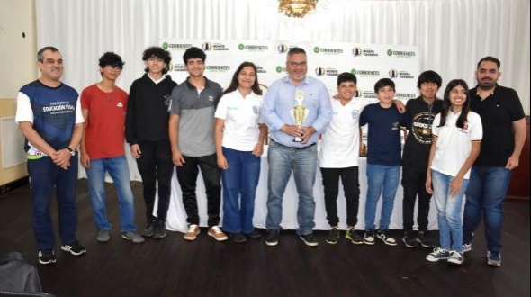 El intendente recibió al equipo campeón provincial de Ajedrez de nivel secundario, "Jóvenes por la Paz" 