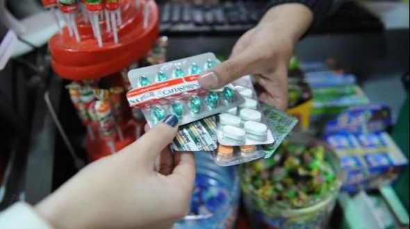 Farmacias en jaque: desde el sector insisten en el peligro de desregular la venta de medicamentos a partir del DNU