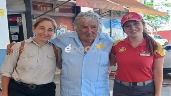 Sorpresivo y fugaz paso de "Pepe" Mujica por una localidad de Corrientes